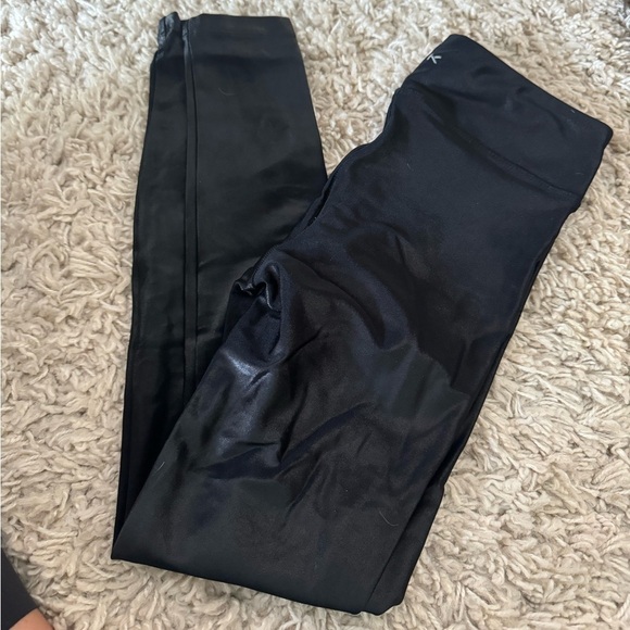 Koral- Black Lustrous Infinity High Rise Shine Leggings - Picture 3 of 5